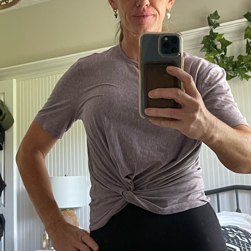 Cute lululemon top. Casual shirt. Light Purple color